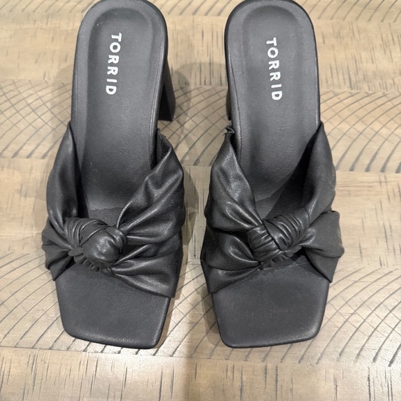 Torrid Chunky Heels Size 6.5W - Picture 1 of 3